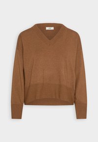 Bruine gebreide trui met een V-hals, lange mouwen en geribbelde zoom. Zachte textuur, oversized pasvorm en minimalistisch ontwerp zonder patronen.