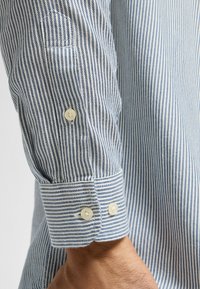 Lee LEE BUTTON DOWN - Skjorter - blue stripe