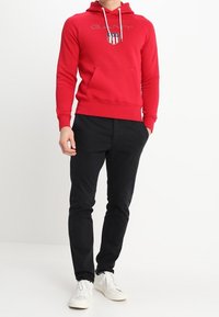 GANT Jersey con capucha - red