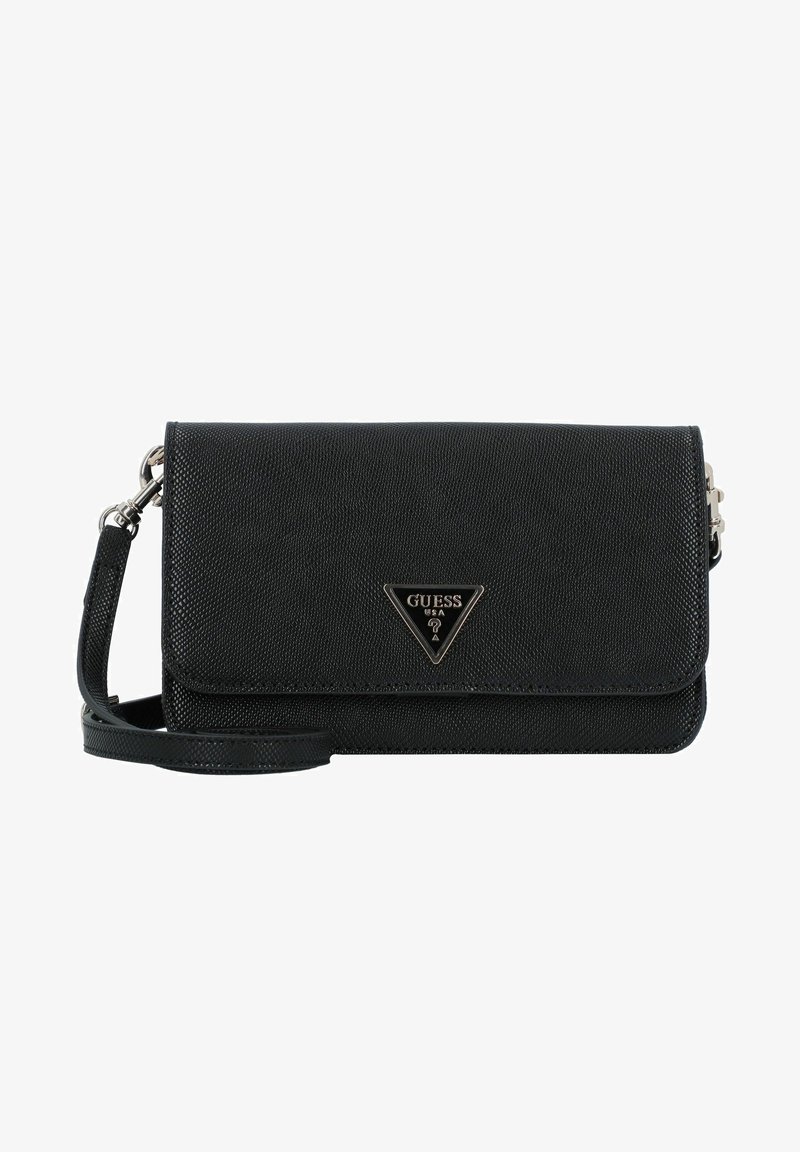 Černá texturovaná syntetická kožená kabelka s překlopným designem, se středovým kovovým trojúhelníkovým logem a odnímatelným popruhem.