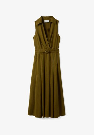 Vestito midi senza maniche verde oliva con colletto, incrocio sul davanti, gonna plissettata e cintura abbinata con fibbia circolare.