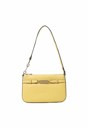 Borsa a tracolla in pelle gialla con una superficie liscia, dotata di un logo in metallo dorato e una singola tracolla. Design minimalista senza motivi.