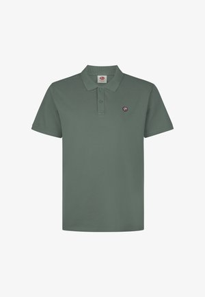 Olivgrünes Polohemd mit kurzen Ärmeln, zwei Knöpfen und einem kleinen runden Logo auf der linken Brust.