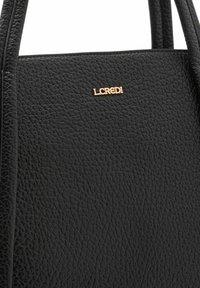 Sac à main en cuir noir avec une surface texturée et un logo doré "LCREDI". Comprend deux poignées robustes pour le transporter.