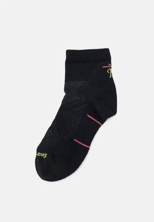 WOMEN'S RUN ZERO CUSHION ANKLE SOCKS - Sportsstrømper - black