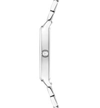 Silberne Armbanduhr mit rechteckigem Gehäuse, glattem, gebürstetem Metallfinish, einfachem Knopf und metallener Gliederarmband. Keine sichtbaren Zahlen oder Markierungen.