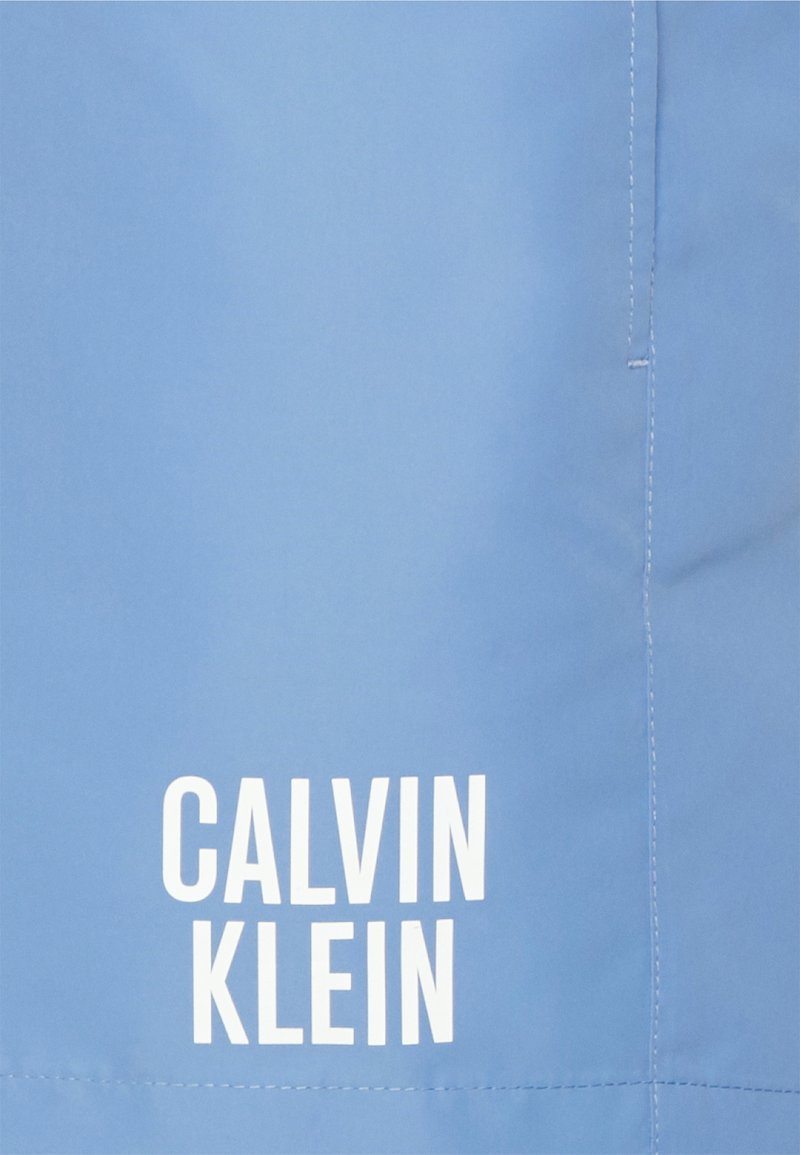 Herren Badehosen | Calvin Klein Swimwear MEDIUM DOUBLE Badeshorts dreamy/blau - YR39509 Herren Badehosen | Calvin Klein Swimwear MEDIUM DOUBLE Badeshorts dreamy/blau - YR39509