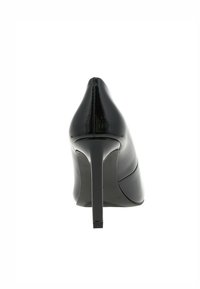 Scarpa con tacco alto in pelle verniciata nera, con punta affusolata e tacco a stiletto sottile. Superficie liscia con accenti minimi.