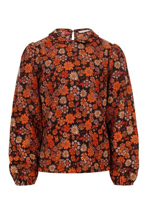 Langslijfs blouse van zwarte stof, met een bloemenpatroon in het oranje, rood en paars, een ronde kraag en gathered manchetten.