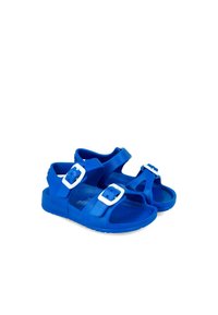 Blauwe rubber sandalen met twee witte gespen, open tenen en open hak ontwerp, met een textuur voetbed en een duurzame zool voor een verbeterde grip.