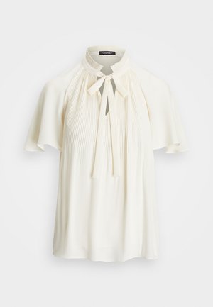 Plissé witte blouse met een hoge hals, striksluiting en korte flutter mouwen. Gemaakt van lichtgewicht stof met een gladde textuur.