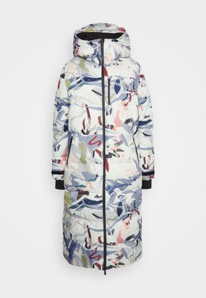 Manteau d'hiver matelassé avec capuche, présentant un motif abstrait multicolore, un design long et des poignets noirs accentués ; fermeture éclair à l'avant.