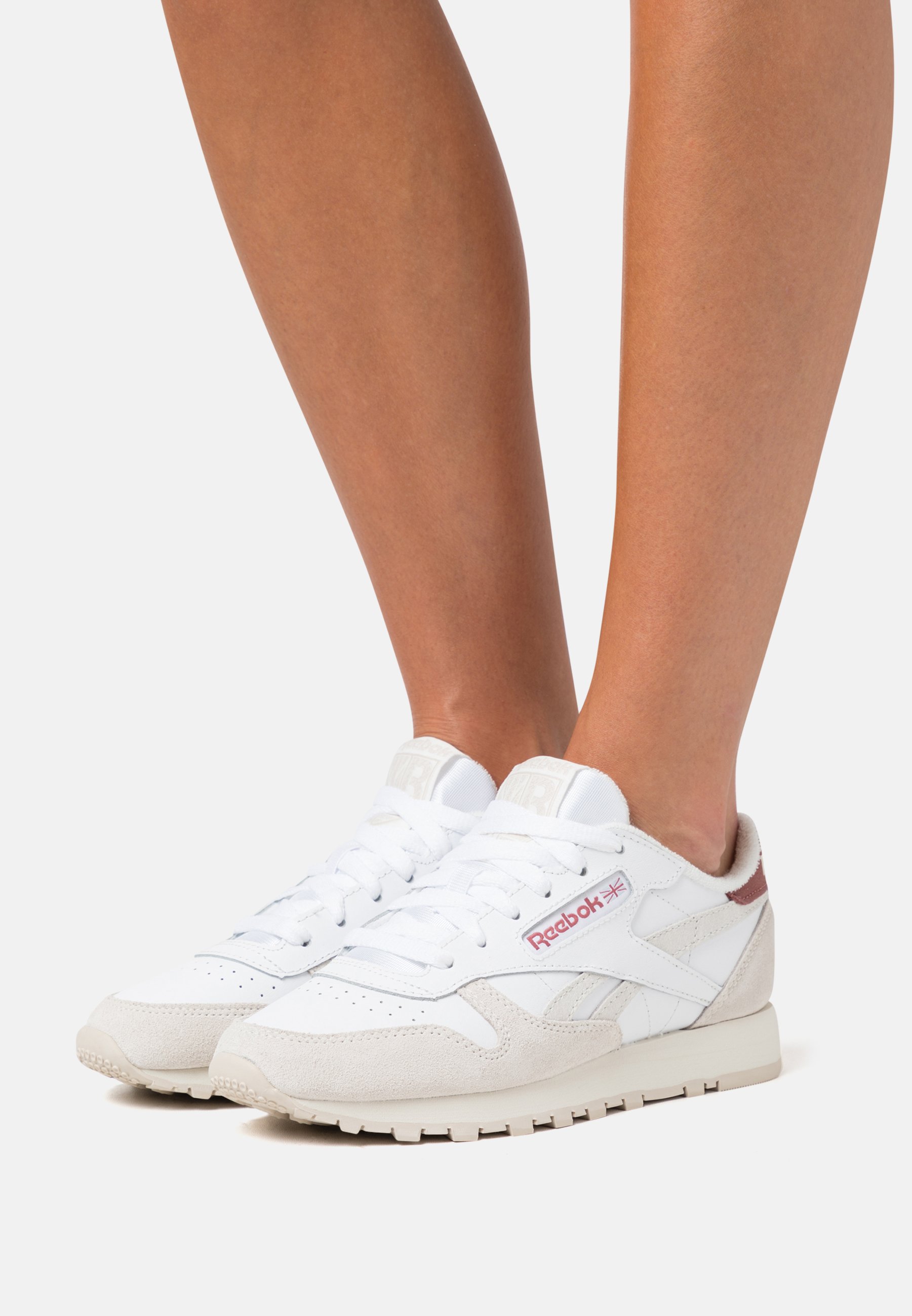 Reebok Classic CLASSIC LEATHER - Sneaker low - footwear white/chalk/sedona  rose/weiß