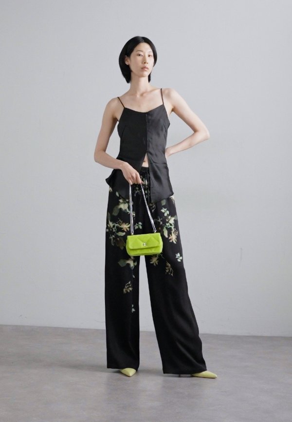 KIRA DIAMOND QUIL MINI FLAP BAG - Cross body bag - bitter lime3