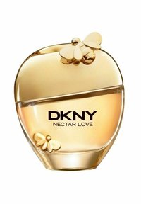 DKNY Nectar Love parfymflaska; äppelformad klar glas med gyllene lock; har två metalliska fjärilar på toppen; vätskan är bärnstensfärgad.
