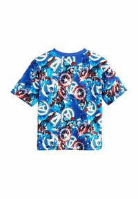 Kortärmad t-shirt med ett livfullt blått mönster med superhjältar i seriestil och skölddesigner, tillverkad av mjukt tyg med rundad hals.