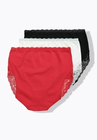 Tre paia di mutandine da donna: in cotone rosso, bianco e nero, ciascuna con pizzo lungo la vita e le aperture delle gambe.