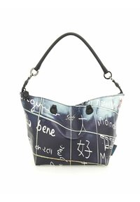Borsa hobo con finitura nera lucida, caratterizzata da testo bianco e motivi a griglia. Texture morbida, con manico curvo e dettagli in metallo argentato.