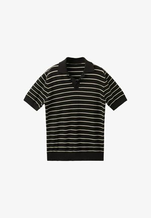 Czarny polo z krótkim rękawem, białymi poziomymi paskami oraz prążkowanym kołnierzykiem i mankietami na białym tle.