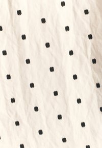 Unselected, cream based spot