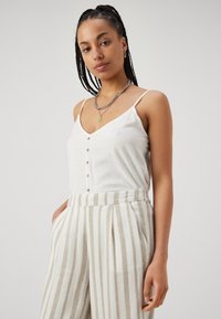 ONLY ONLASTRID SINGLET - Top - cloud dancer
