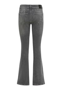 Jeans in denim grigio a gamba larga con vita media, dotati di due tasche posteriori e hardware minimale. Il materiale presenta una leggera texture e sbiaditura.