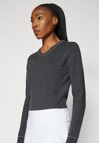 Kjus WOMEN KICKI V NECK  - Svetrík - black