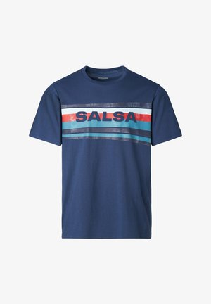 Camiseta de algodón en azul marino con un diseño de rayas horizontales en rojo, blanco y verde azulado, con "SALSA" impreso en el pecho en letras gruesas.