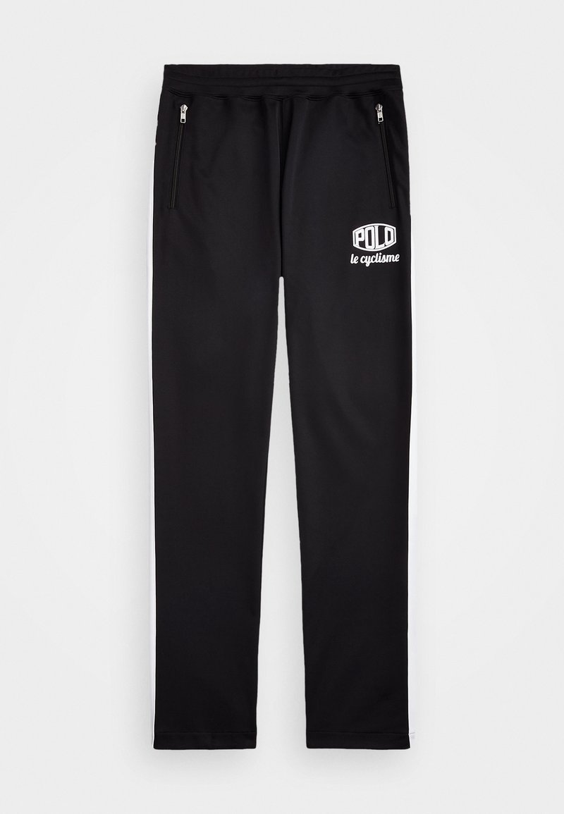 Mustat urheiluhousut, jotka on valmistettu sileästä kankaasta, ja joissa on kaksi vetoketjullista sivutaskua sekä valkoinen logo, jossa lukee "POLLO le cyclisme."