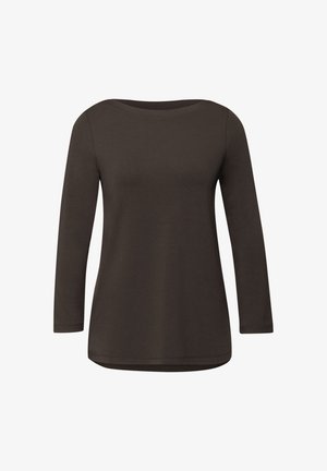 Top marrón de manga larga con cuello redondo, hecho de un tejido suave. Presenta un corte relajado y un dobladillo ligeramente curvado.