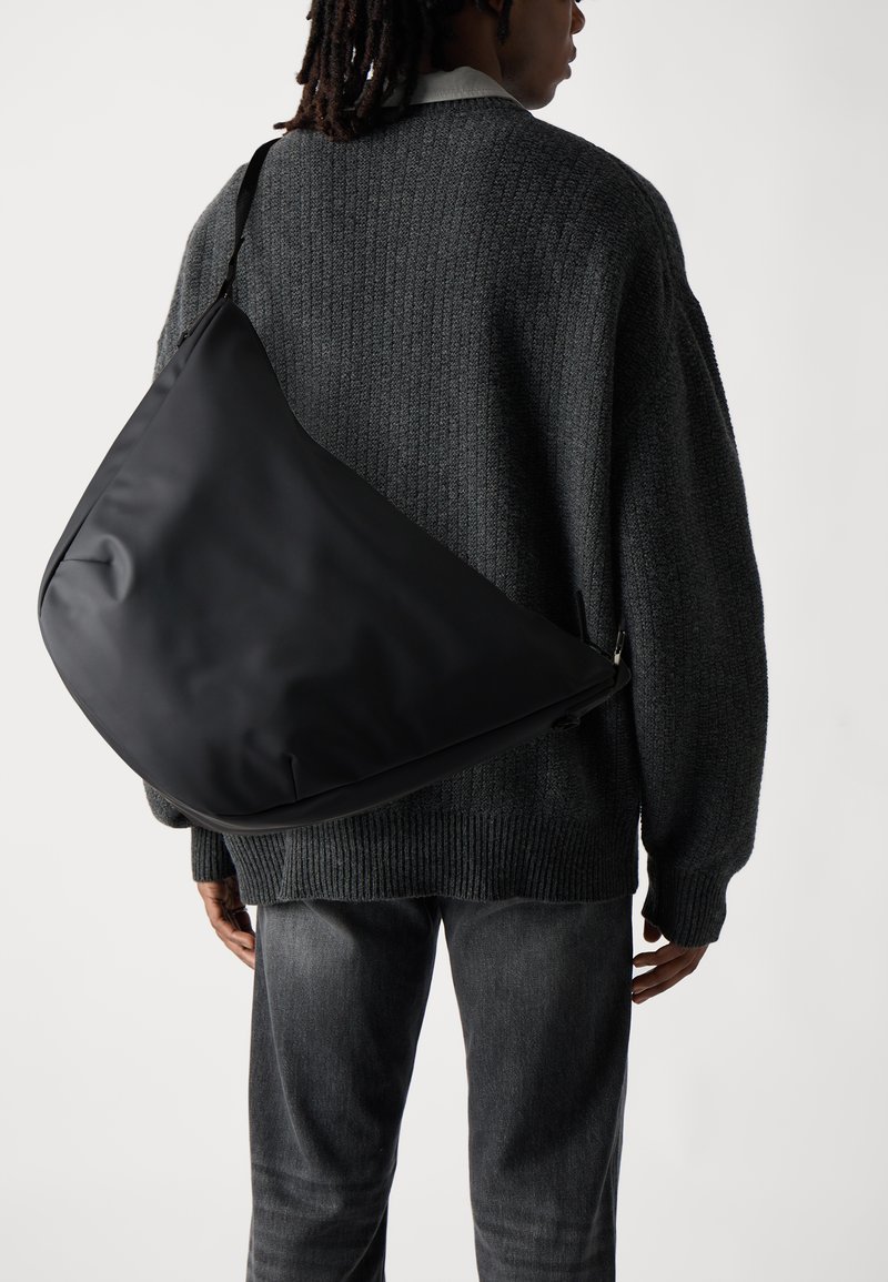 Rains - VALERA SHOULDER BAG UNISEX - Shopping Bag - black, Vergrößern