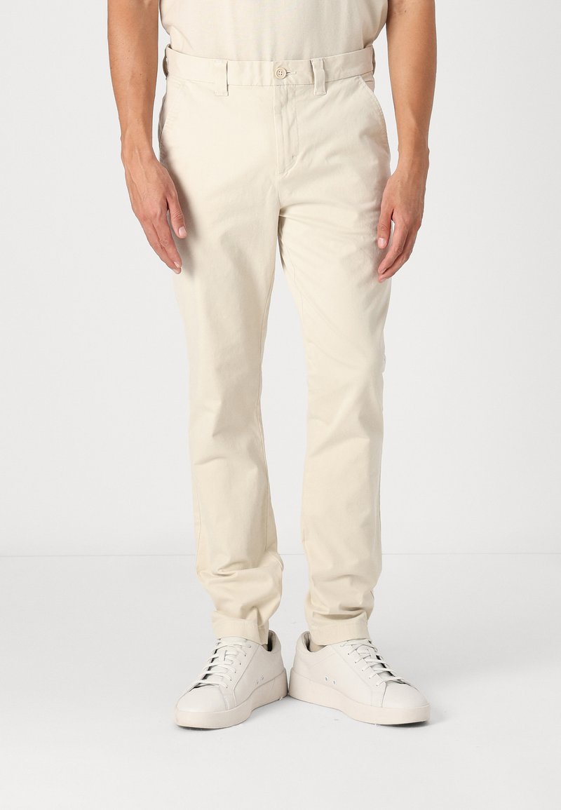 Tommy Jeans - AUSTIN - Chinos - newsprint, Enlarge