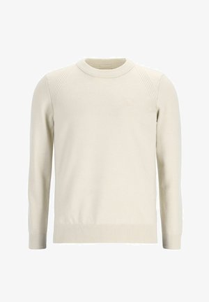 Licht beige gebreide trui met ronde hals, geribbelde boorden en onderrand, voorzien van subtiele diagonale naden op de schouders en een klein logo.