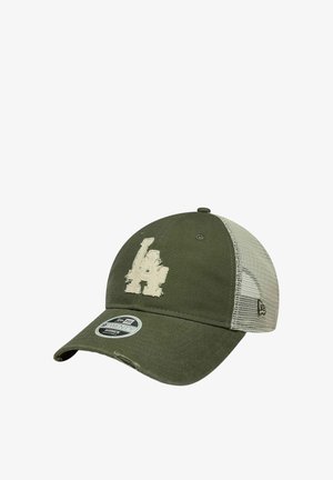 Olivgrüne und beige Mesh-Baseballkappe mit abgenutztem "LA"-Logo auf der Vorderseite und gebogenem Schirm mit leichter Abnutzung am Rand.
