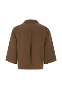 Camicia corta marrone con una vestibilità rilassata, maniche corte larghe e una piega sul retro. Presenta un colletto classico e una texture liscia.