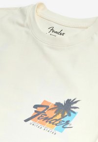 Next FENDER  biały