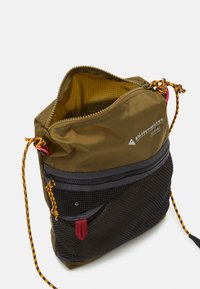 Klättermusen MULTISLOTS BAG UNISEX - Keresztpántos táska - olive