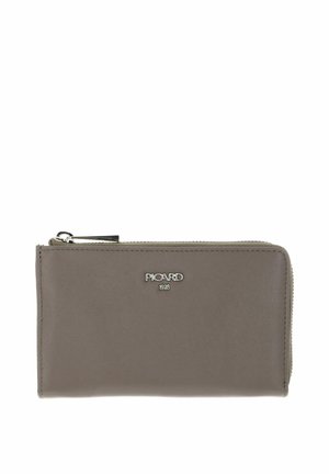 Portefeuille en cuir gris avec une texture lisse, fermeture à glissière et un logo en relief sur le devant. Design slim et rectangulaire.