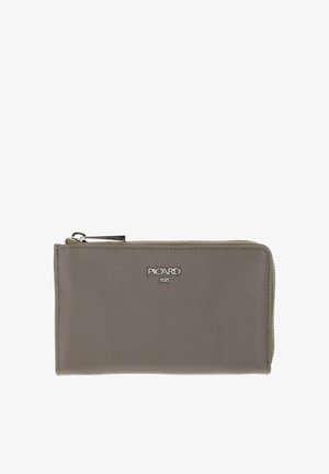 Portefeuille en cuir gris avec une texture lisse, fermeture à glissière et un logo en relief sur le devant. Design slim et rectangulaire.