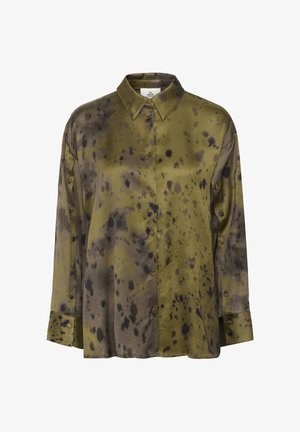 Satin grøn skjorte med krave, lange ærmer og et sprøjt mønster i mørkere nuancer samt knapdetaljer foran.