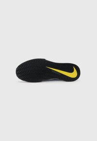Mustmustel täisvärvlil on herringbone mustriga välimus; sisaldab silmapaistvat kollast Nike swoosh logo.