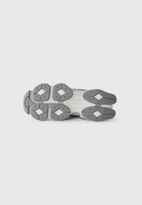 Thumbnail Image 5
