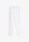 MID RISE SLIM JEANS - Karcsúsított farmerek - optic white