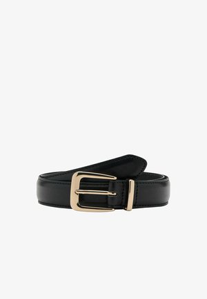 Cintura in pelle nera con fibbia rettangolare dorata e passante dorato abbinato, arrotolata su uno sfondo bianco.