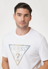 Guess Marškinėliai su spaudiniu - weiß