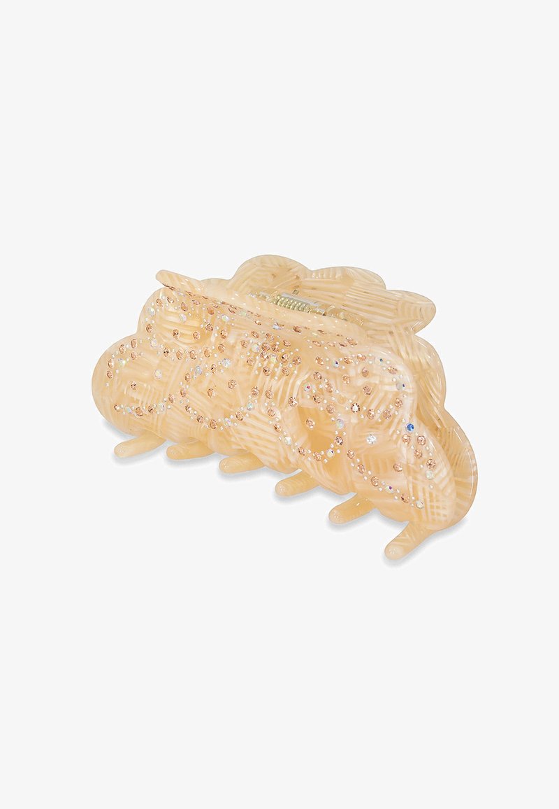 Artiglio per capelli traslucido beige con un design ondulato, superficie testurizzata e decorazioni di cristalli rosa e trasparenti per un ulteriore dettaglio.