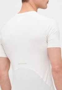 Champion TRAINING KOMPRESSION - T-skjorte til trening - white