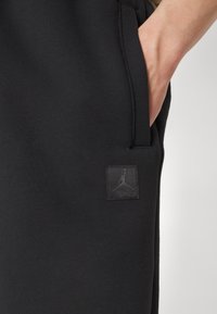 Jordan PANT - Pantalones deportivos - black