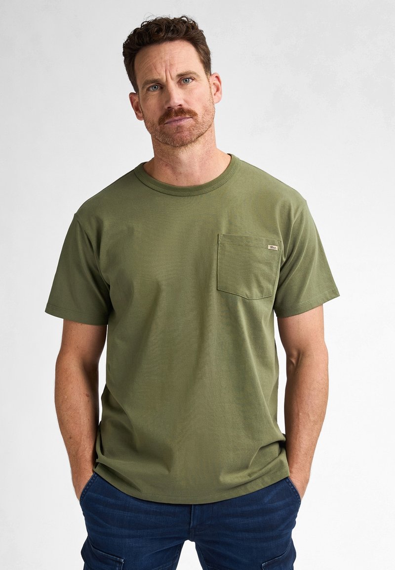 Olive green cotton t-shirt with short sleeves, round neck, and left chest pocket. Features a small label on the pocket. Smooth texture.