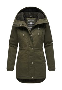 Parka olive verte avec une capuche doublée en fourrure, fermeture éclair à l'avant et boutons-pression, deux poches latérales et poignets en tricot pour la chaleur.